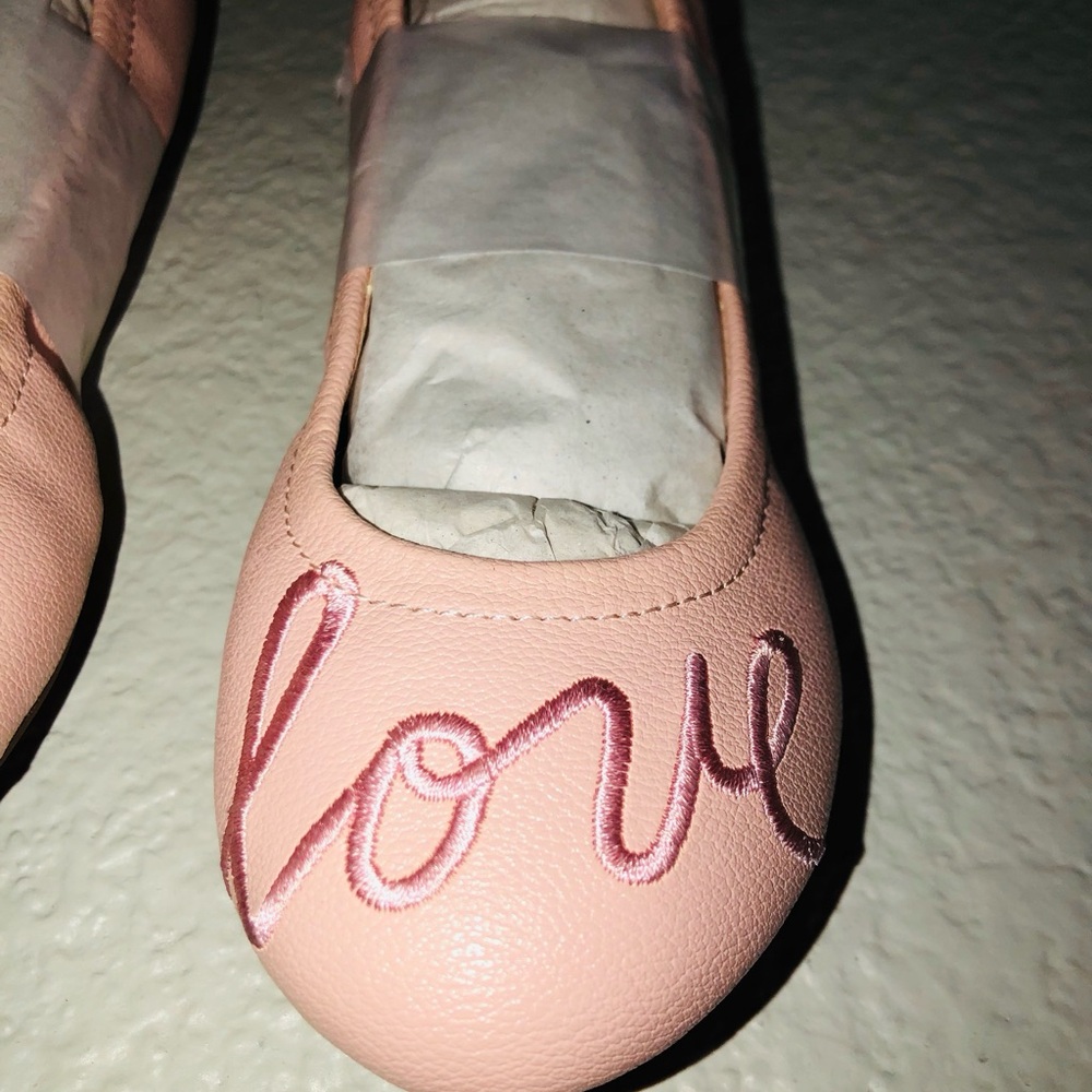 Ellen Degeneres Pink 'Love' Embroidered Kids Ballet Flats - Picture 7 of 11